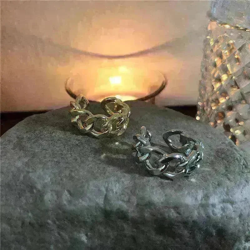 Fashionable with unique chain design ring - EX-STOCK CANADA