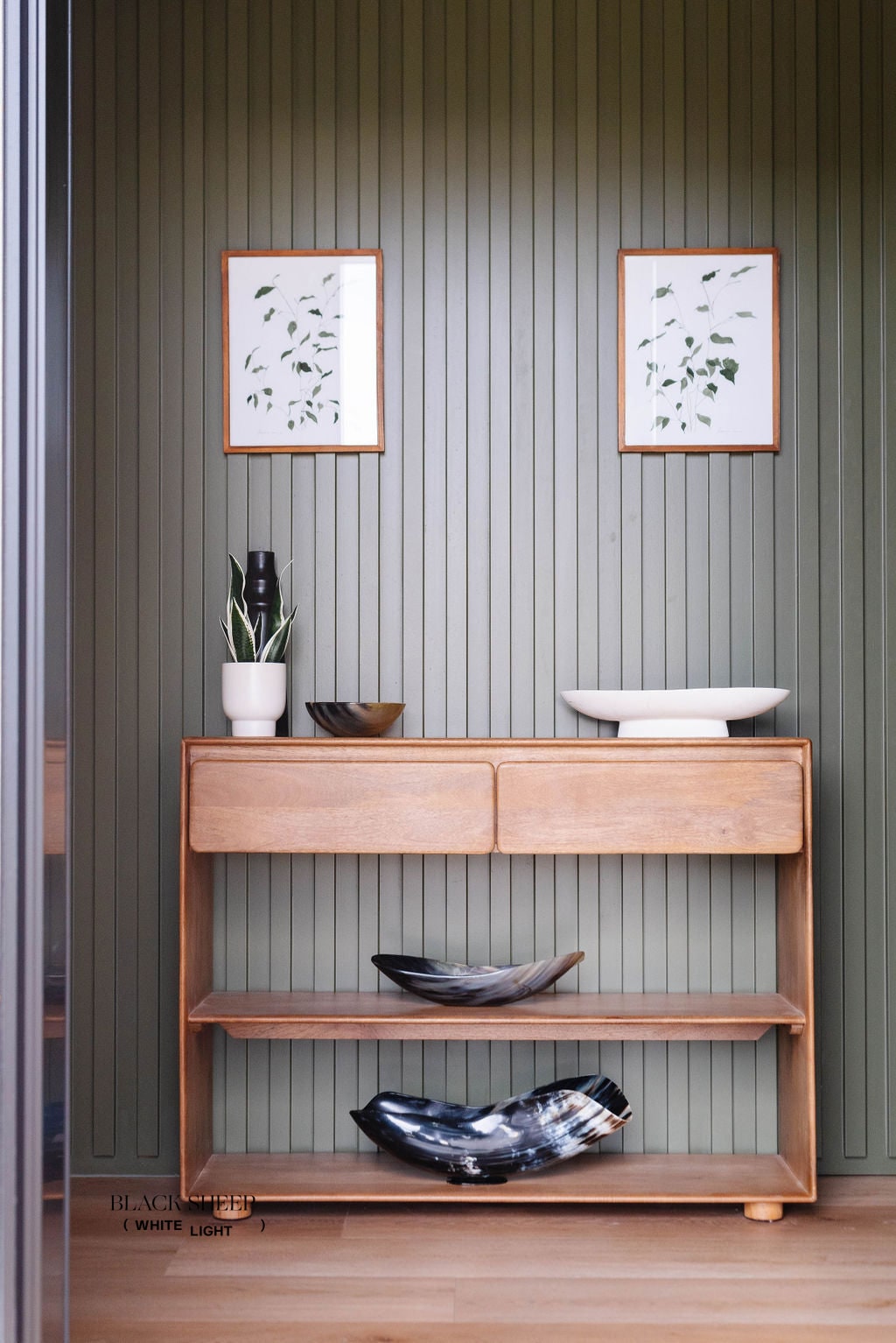 وعاء بيضاوي داكن بقرون أنكول وجيرEX-STOCK Canada 