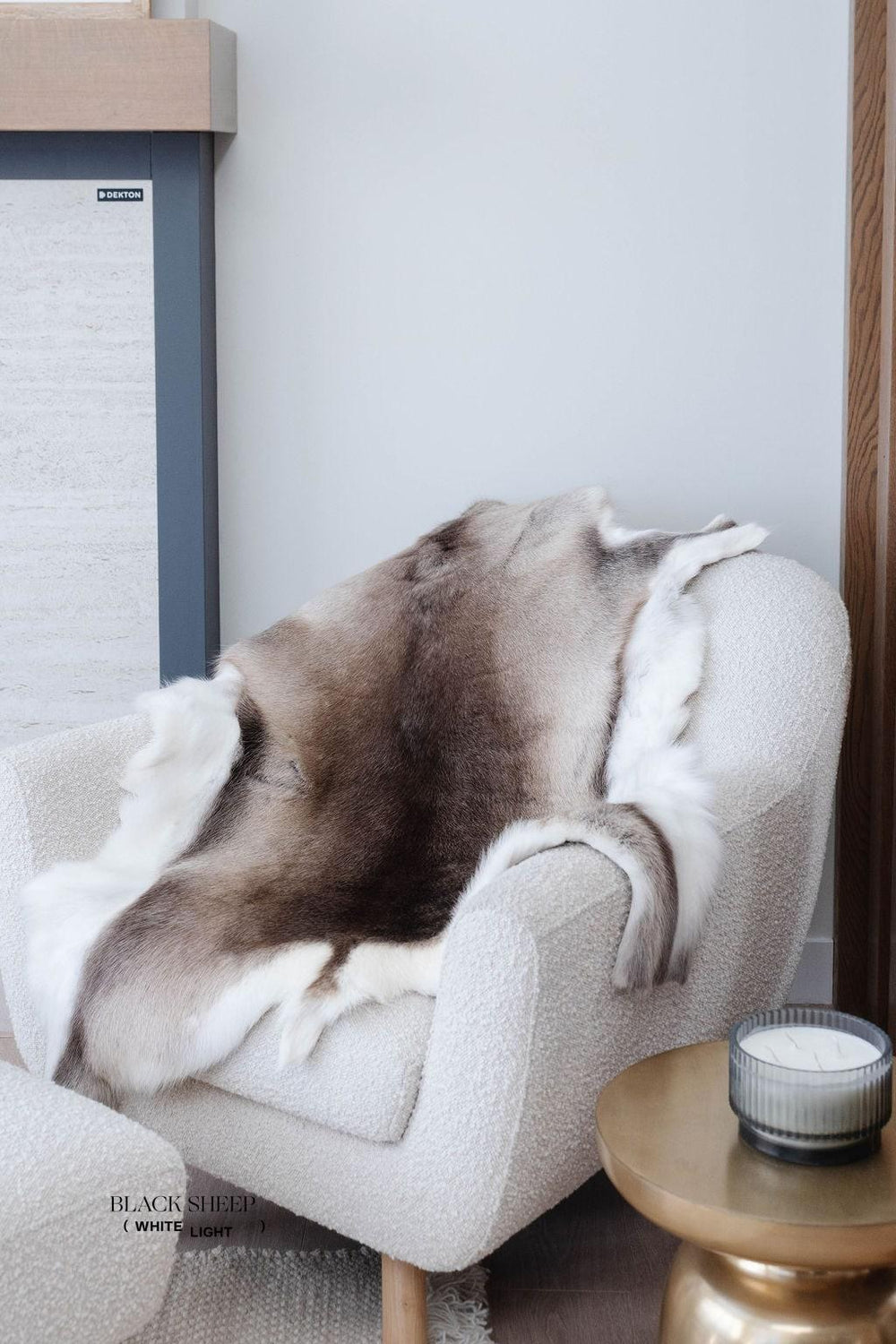 Peau de renne sami foncéeEX-STOCK Canada 