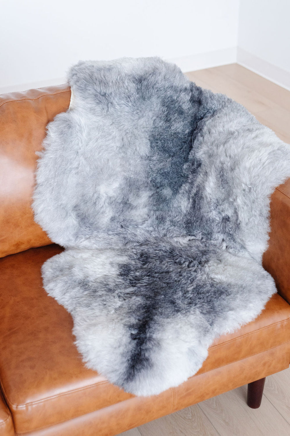 Peau de mouton islandaise grise naturelle tonéeEX-STOCK Canada 