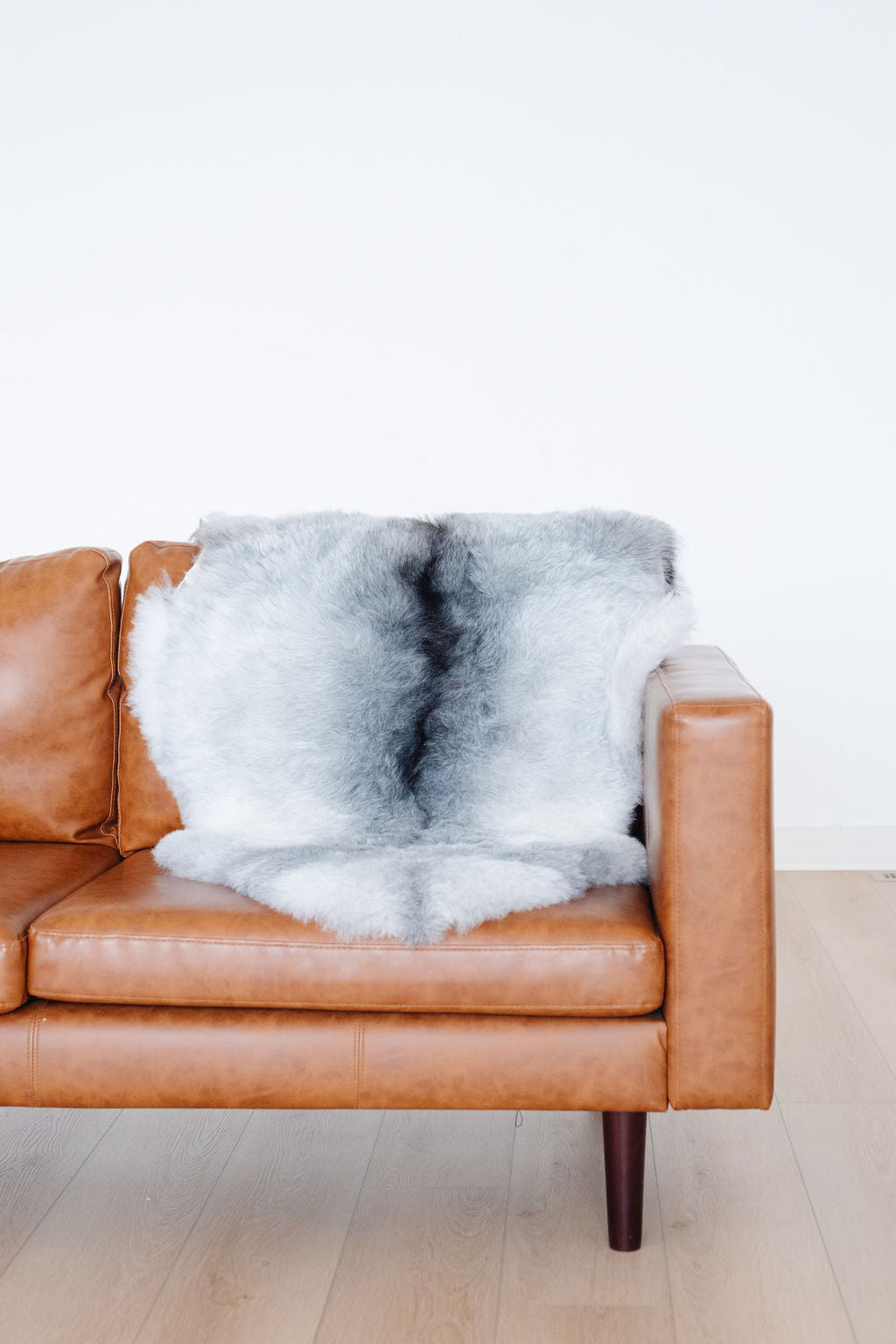 Peau de mouton islandaise grise naturelle tonéeEX-STOCK Canada 