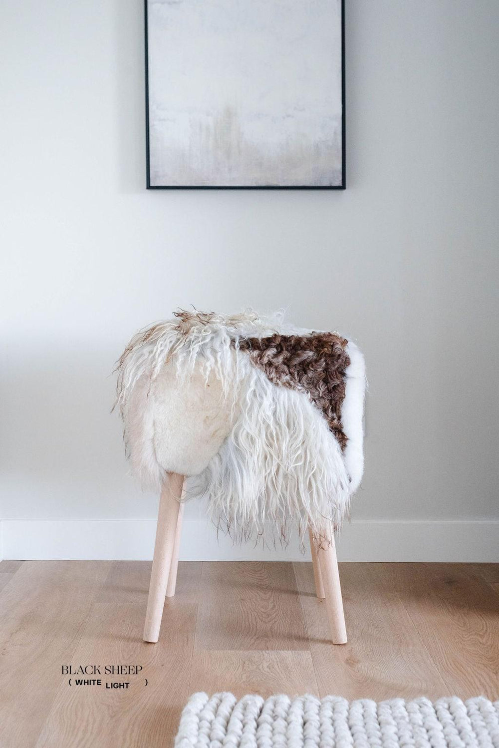 VANI - Tabouret en peau de mouton mélangée, laine boucléeEX-STOCK Canada 