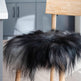 Coussin de chaise en peau de mouton islandais gris foncé naturel 