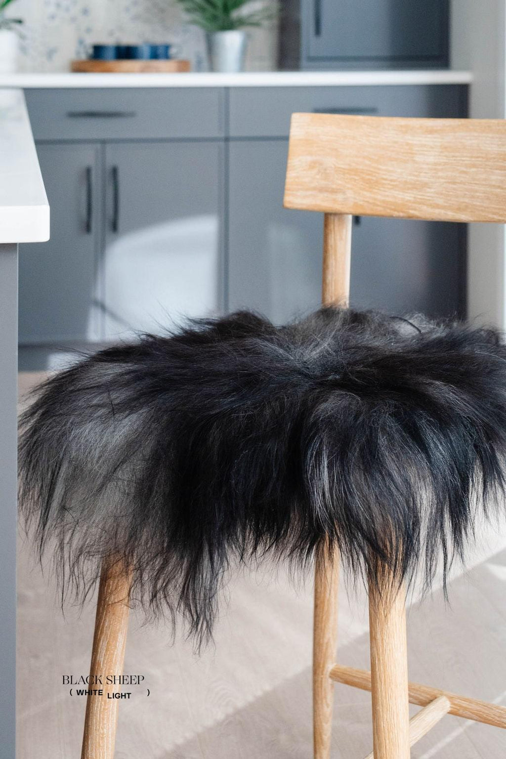 Coussin de chaise en peau de mouton islandais gris foncé naturel 