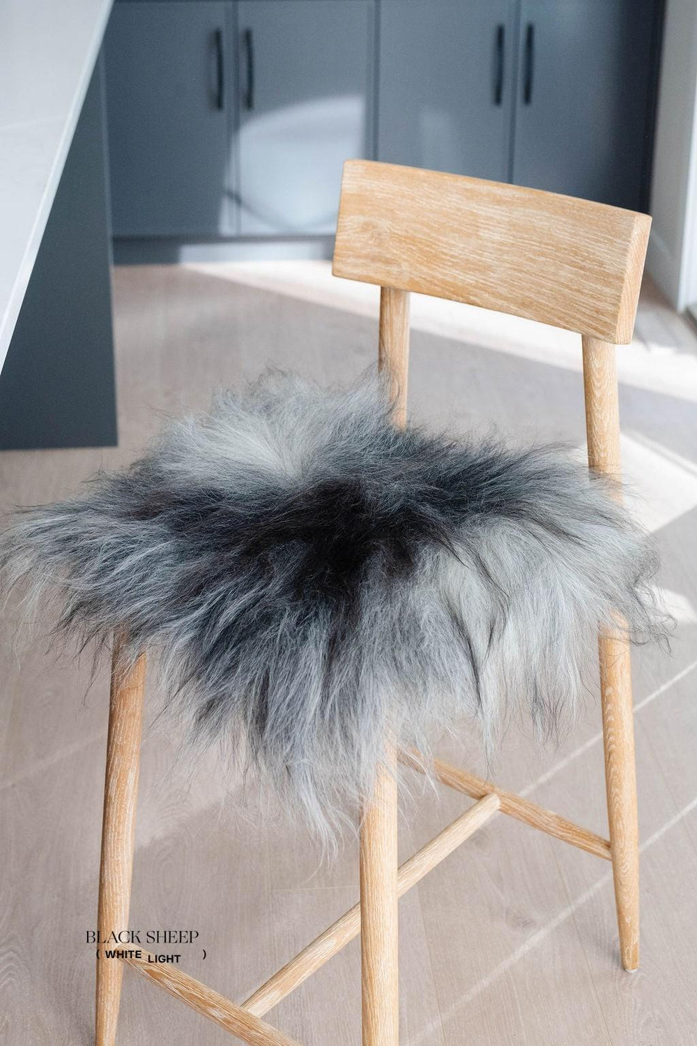 Coussin de chaise en peau de mouton islandais gris foncé naturel 