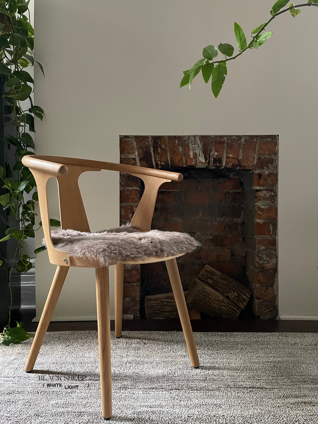 وسادة كرسي من جلد الغنم الأيسلندي بلون التوب المقصوصEX-STOCK Canada 