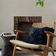 Housse de coussin carrée en peau de mouton islandaise noireEX-STOCK Canada 