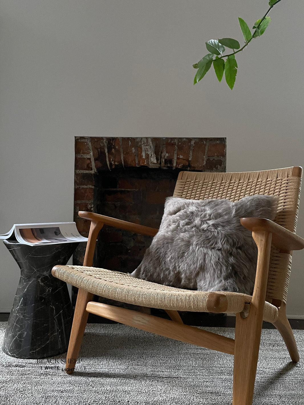 Housse de coussin carrée en peau de mouton islandaise taupe tondueEX-STOCK Canada 