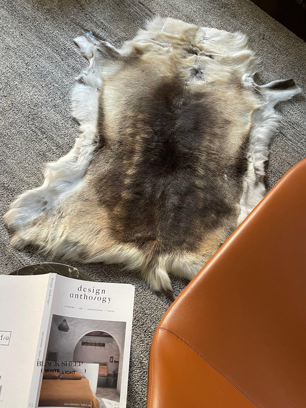 Peau de renne sami foncéeEX-STOCK Canada 