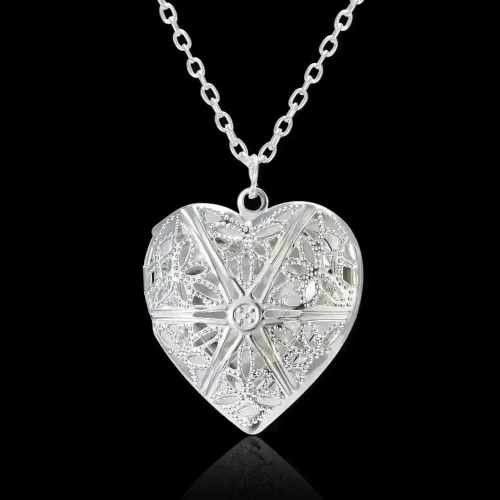 Personalized Heart-shaped Photo Frame Pendant Necklace - EX-STOCK CANADA
