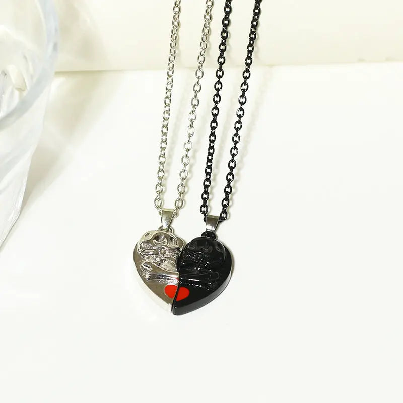 Punk Retro Skull Pendant Halloween Necklace Heart-shaped Magnetic Stitching Love Skull Couple Necklace - EX-STOCK Canada