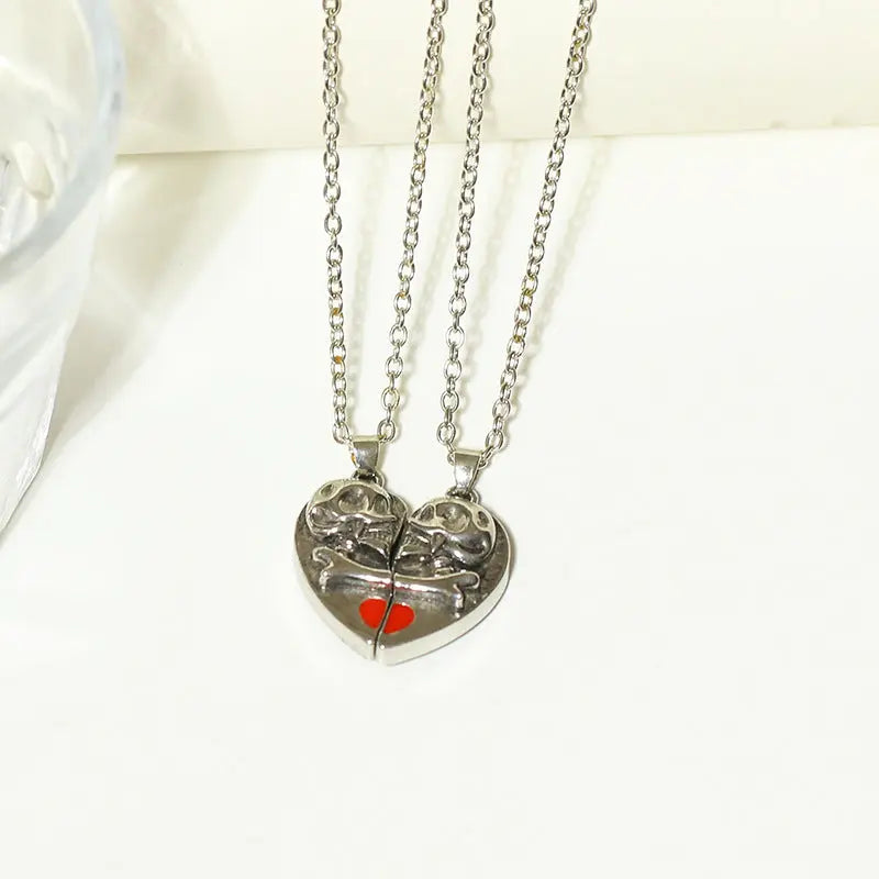 Punk Retro Skull Pendant Halloween Necklace Heart-shaped Magnetic Stitching Love Skull Couple Necklace - EX-STOCK Canada