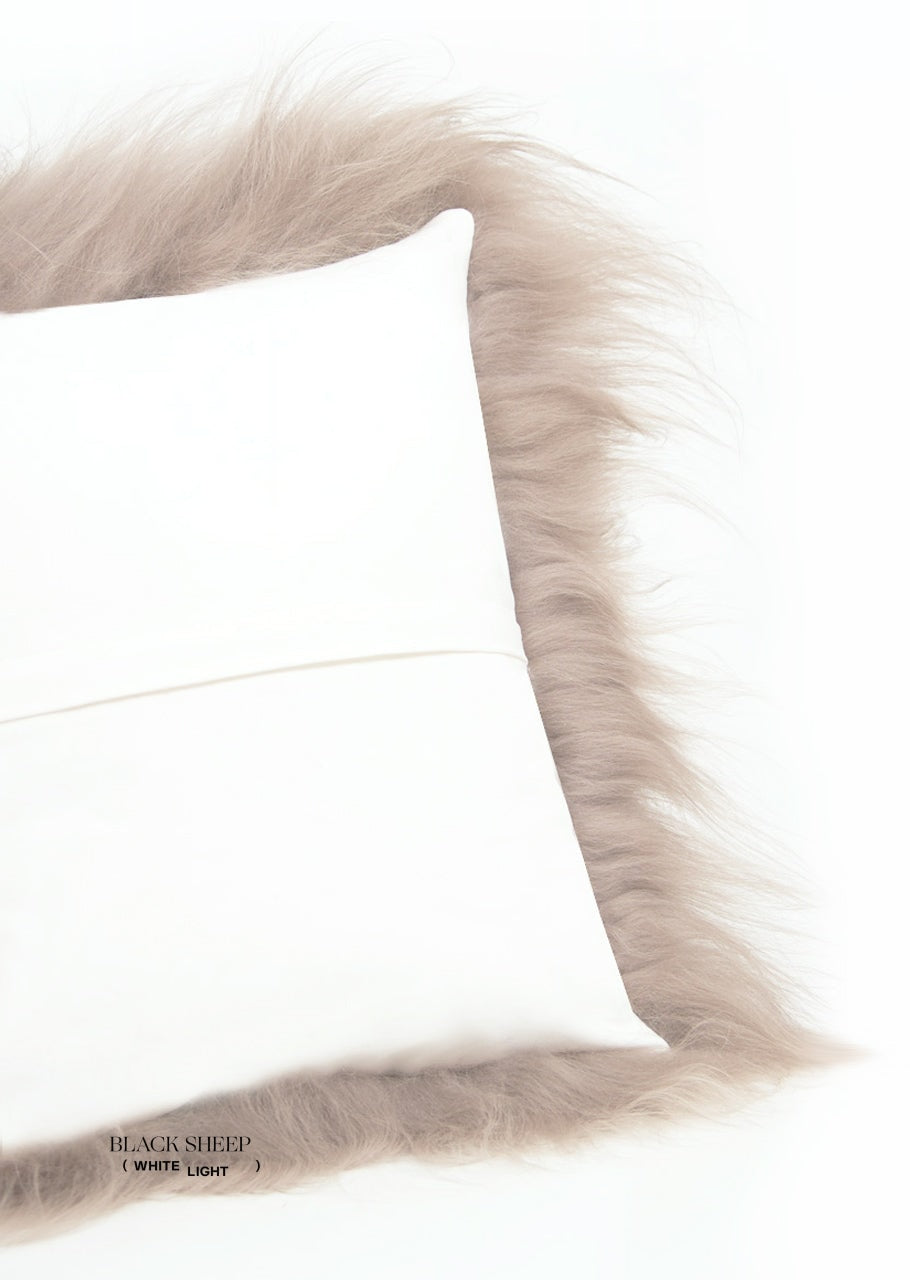 Housse de coussin en peau de mouton islandaise ton taupe carré raséEX-STOCK Canada 