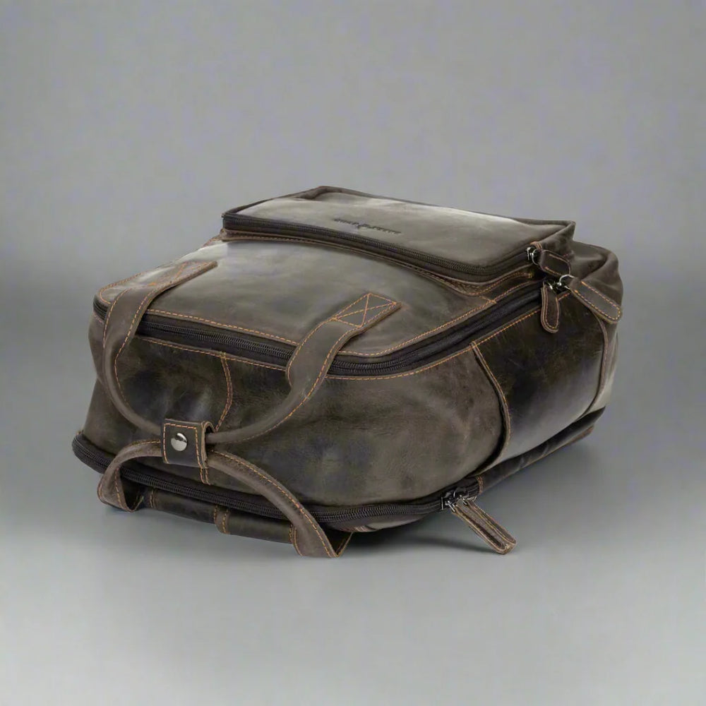 Mochila de cuero Greenwood con compartimentos reforzados para laptop y tabletaEX-STOCK Canada 