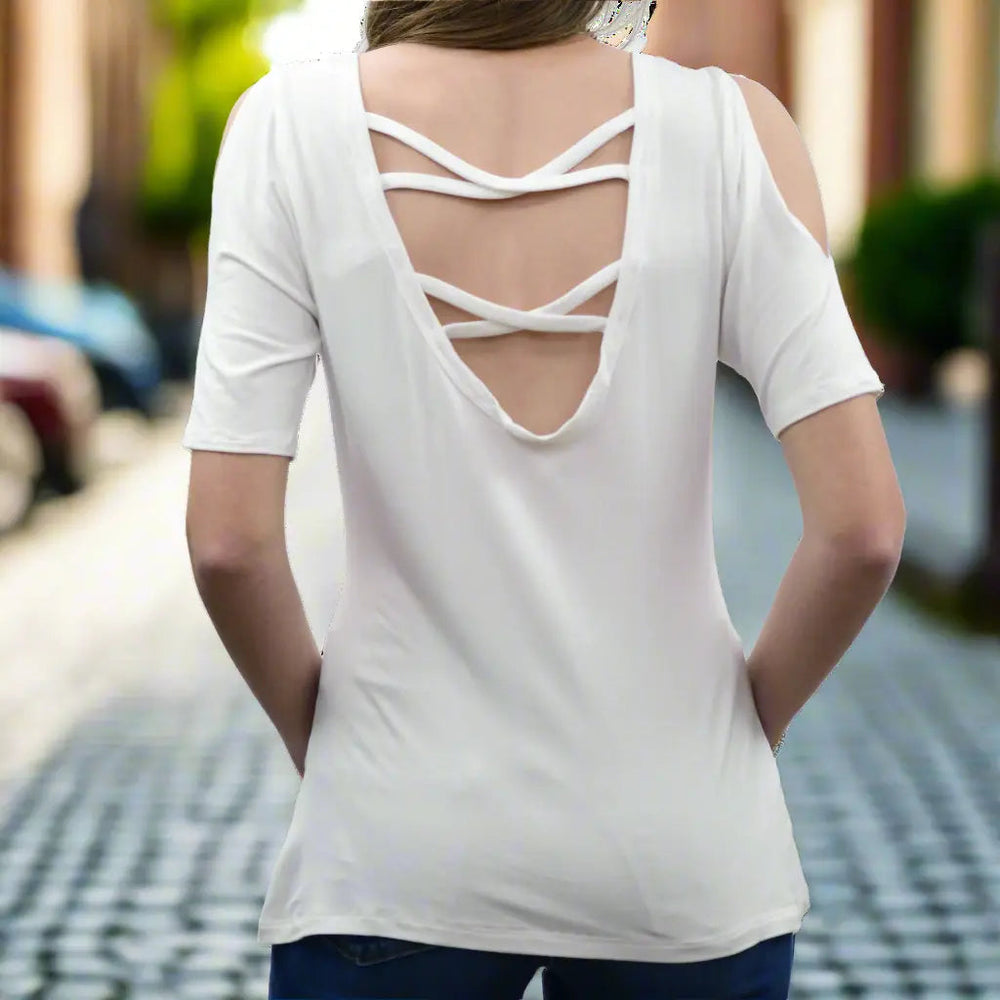 Camiseta de escote redondo con cabeza de toro, cruz y detalles de plumasEX-STOCK Canada 