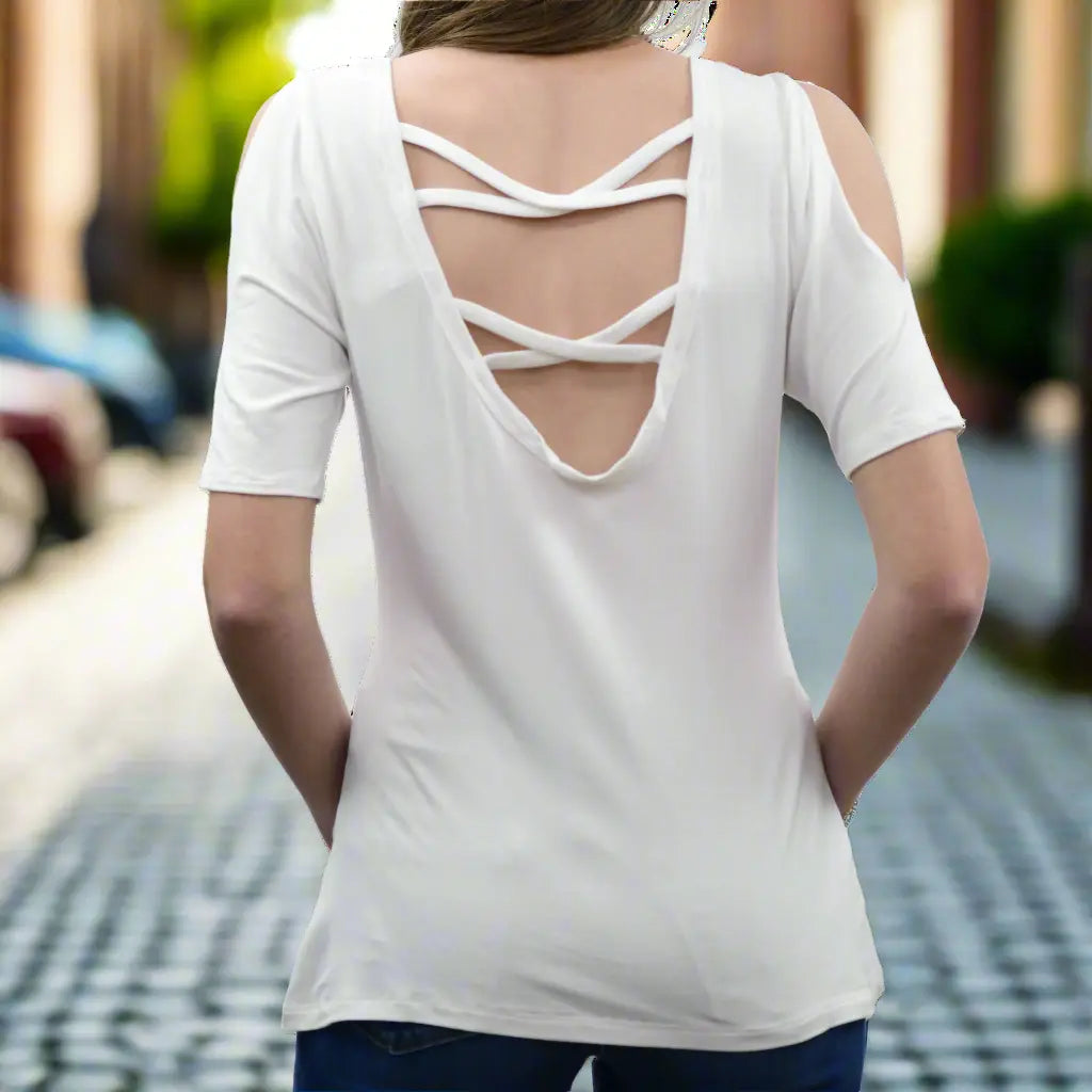 Camiseta de escote redondo con cabeza de toro, cruz y detalles de plumasEX-STOCK Canada 