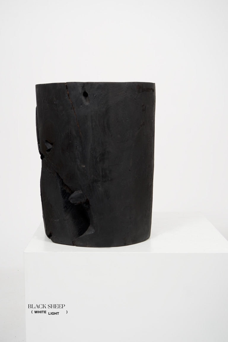 Table d’appoint ou tabouret rond en teck brûléEX-STOCK Canada 