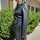 Trench-coat classique en cuir pour femmes. Fermeture à boutons croisés avec ceinture réglable 