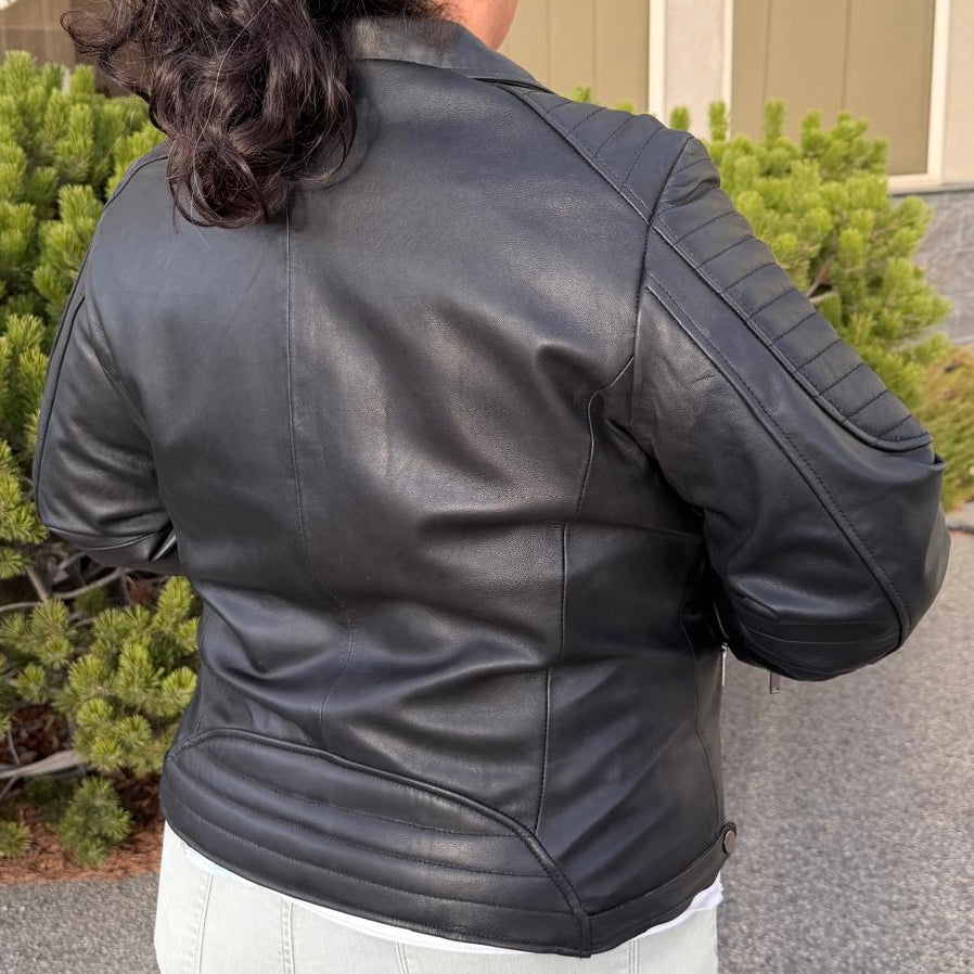 Chaqueta de cuero de cordero para mujer tipo biker con hombros acolchados y acanaladosEX-STOCK Canada 