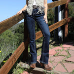 Jeans de mujer con corte acampanado de talle medio y detalles decorativosEX-STOCK Canada 