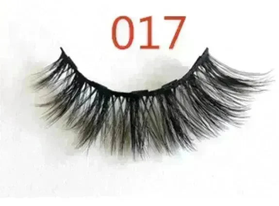 A Pair Of False Eyelashes With Magnets In Fashion - EX-STOCK CANADA