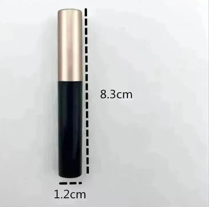 A Pair Of False Eyelashes With Magnets In Fashion - EX-STOCK CANADA
