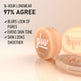 Compact de poudre fixante avec le logo 'glow' et texte mettant en avant les caractéristiques sur un fond beige