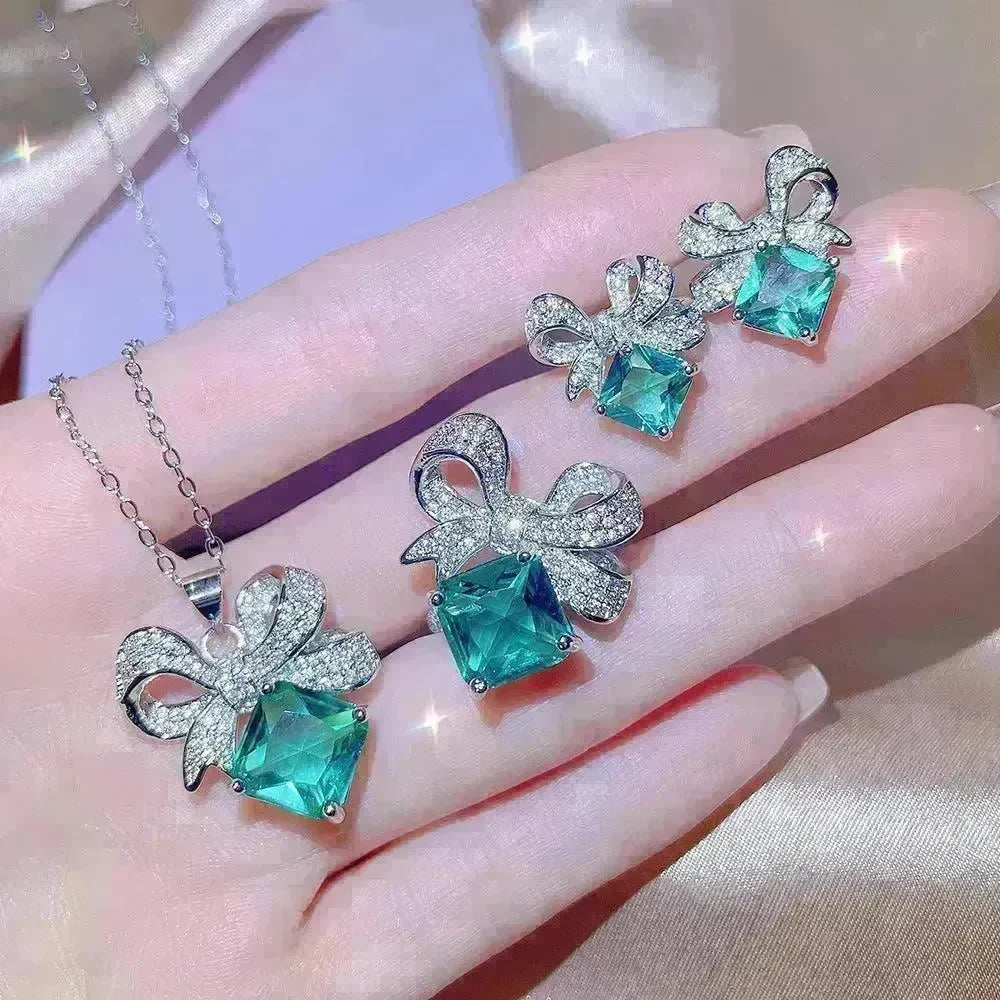 Bright Peacock Emerald Ring White Gold Plated - EX-STOCK CANADA