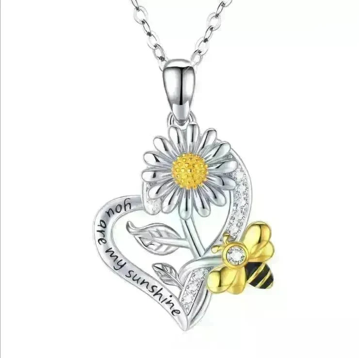 European And American Creative New Hands Heart-shaped Women's Necklace - EX-STOCK CANADA