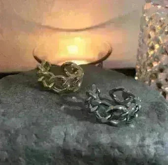 Fashionable with unique chain design ring - EX-STOCK CANADA