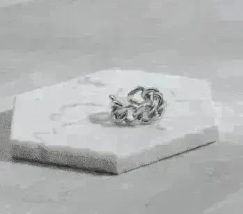 Fashionable with unique chain design ring - EX-STOCK CANADA